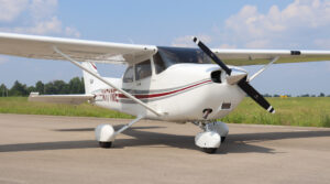 2000 Cessna 172s Skyhawk Forsale Airmart (5)