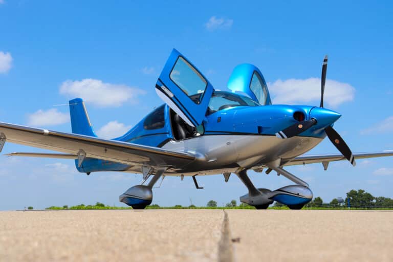 Cirrus SR22 G6 GTS N2247R