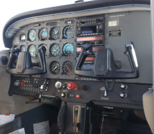 2000 Cessna 172s Skyhawk Forsale Airmart (2)